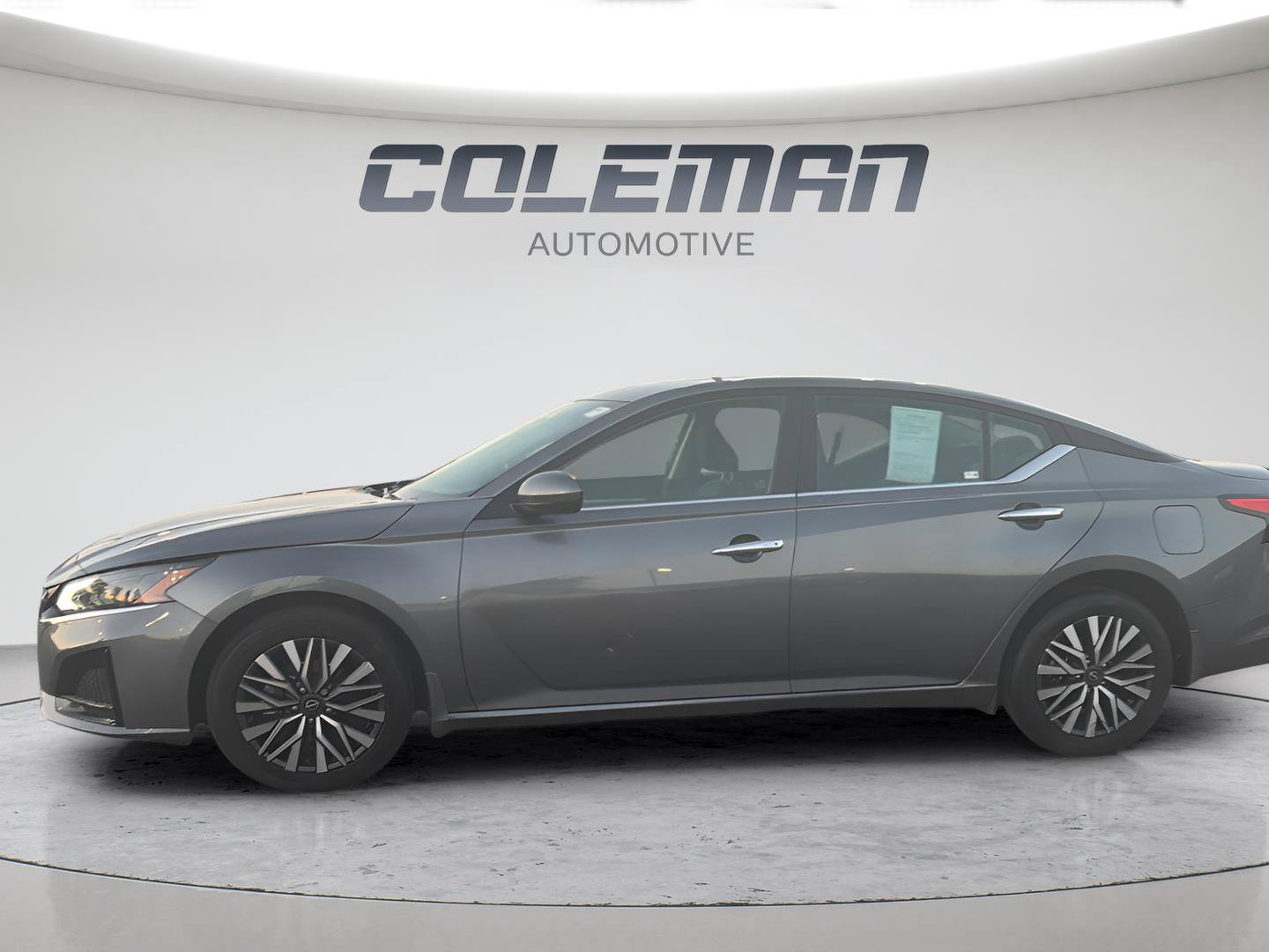 Used 2023 Nissan Altima 2.5 SV w/ SV Premium Package AWD/4WD image 2