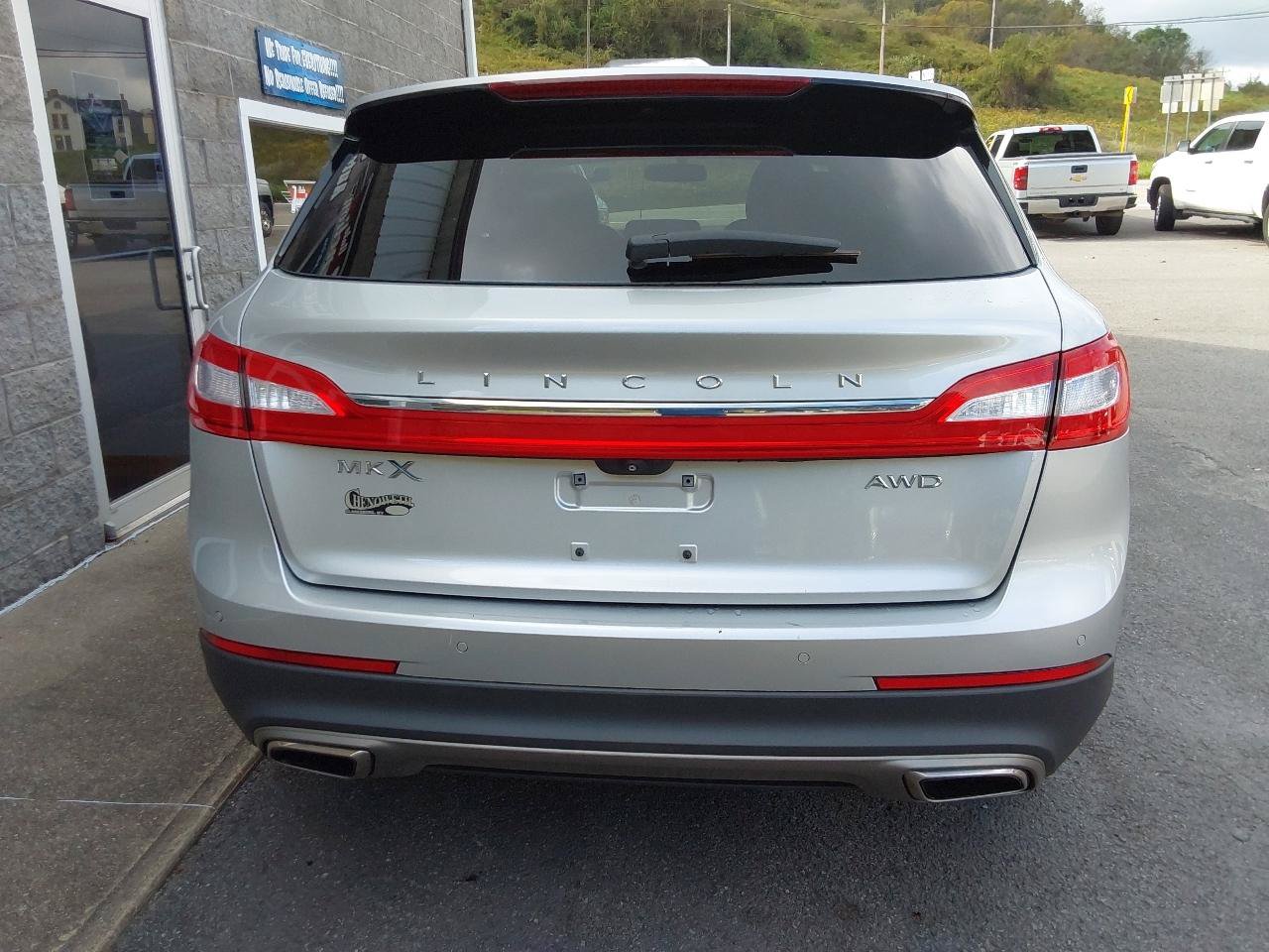 Used 2018 Lincoln MKX Select w/ Select Plus Package AWD/4WD image 4