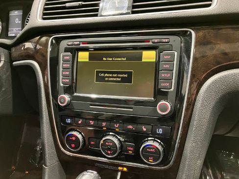 Used 2014 Volkswagen Passat TDI SEL Premium FWD image 28