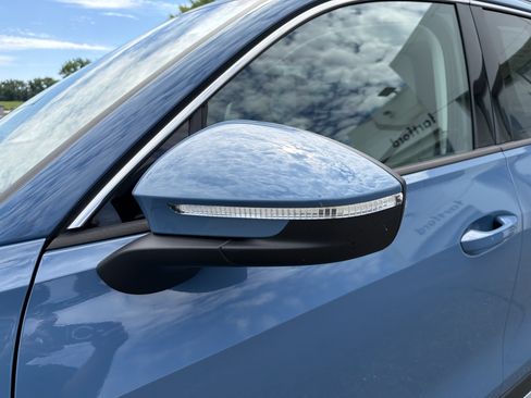 Used 2025 Volkswagen Tiguan SE w/ Panoramic Sunroof Package AWD/4WD image 13