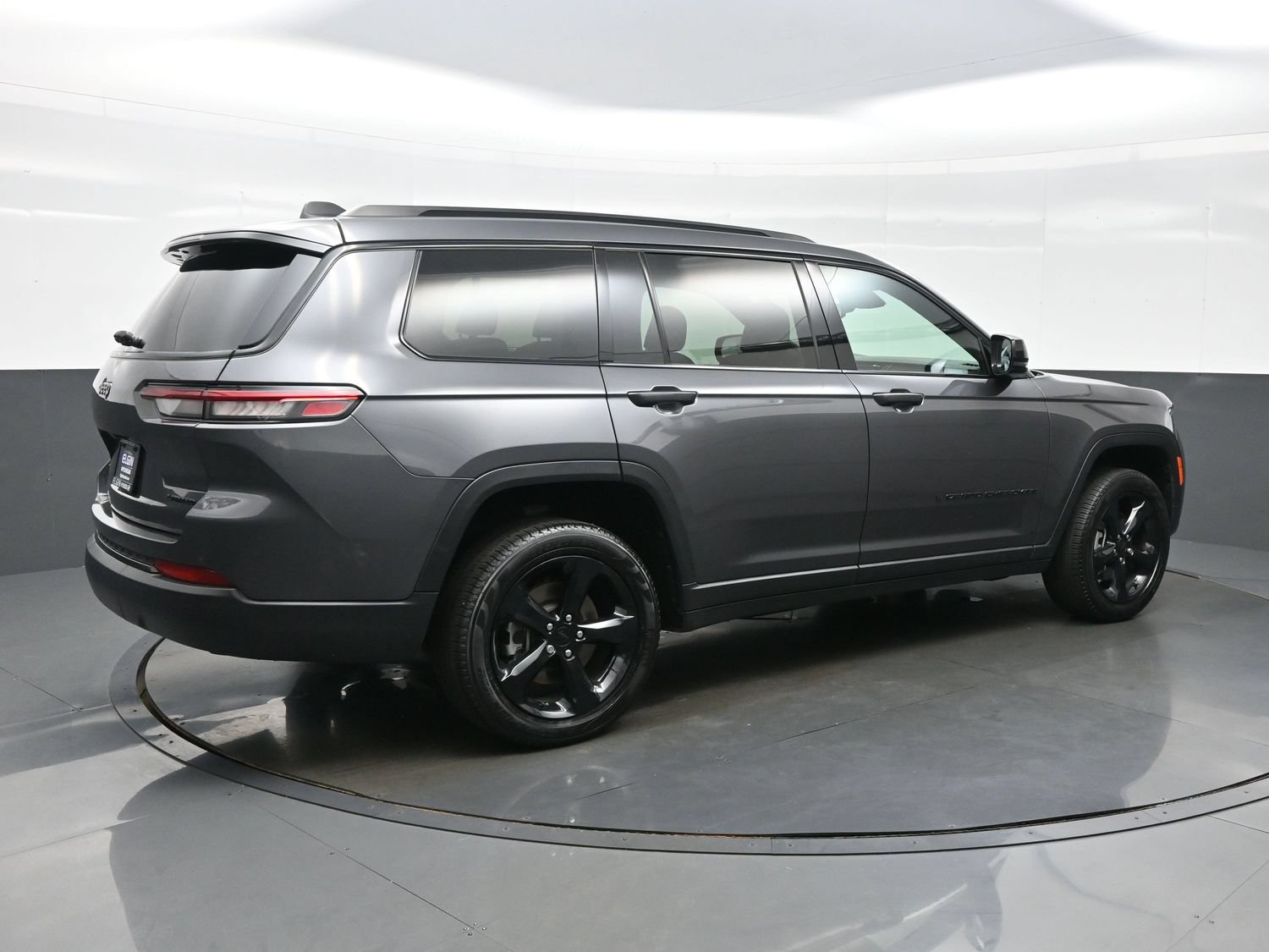 Used 2024 Jeep Grand Cherokee L Limited w/ Black Appearance Package AWD/4WD image 6