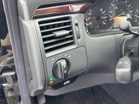 Used 2002 Mercedes-Benz E 320 4MATIC Sedan image 18