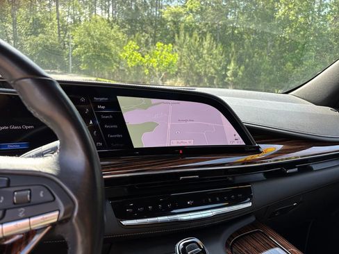 Used 2021 Cadillac Escalade Luxury AWD/4WD image 21