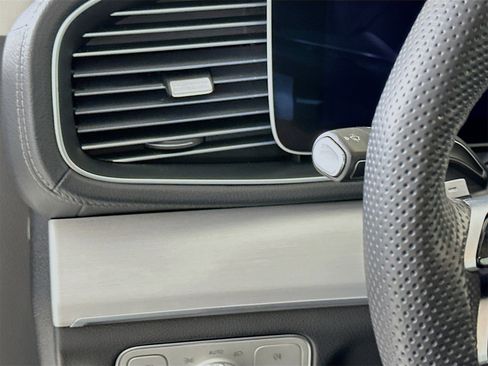 Certified 2024 Mercedes-Benz GLS 450 4MATIC image 11
