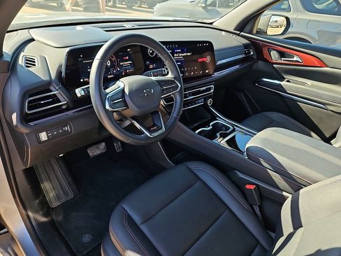 Used 2025 Chevrolet Traverse Z71 AWD/4WD image 15