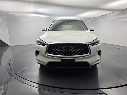 Used 2019 INFINITI QX50 Essential w/ Sensory Package image 2
