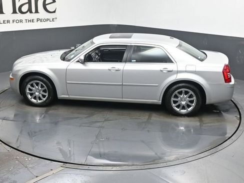 Used 2009 Chrysler 300 Touring image 41