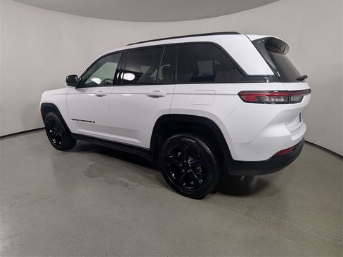 New 2025 Jeep Grand Cherokee Altitude image 5