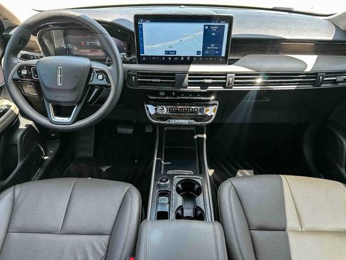 Used 2025 Lincoln Corsair Reserve FWD image 11