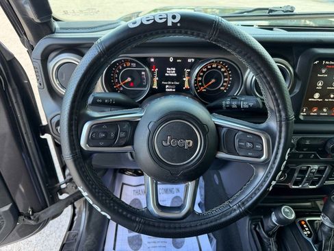 Used 2018 Jeep Wrangler Unlimited Sahara image 17