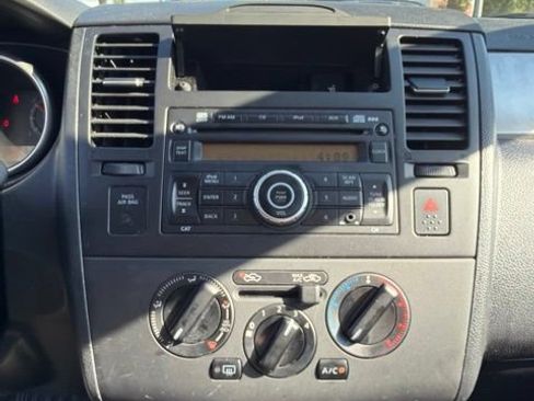 Used 2011 Nissan Versa Hatchback w/ Premium Pkg FWD image 12