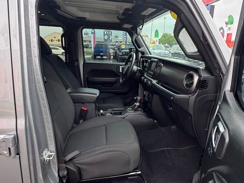 Used 2020 Jeep Gladiator Sport w/ Quick Order Package 24S AWD/4WD image 15