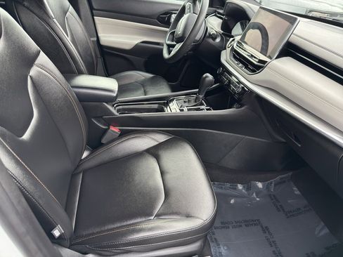 Used 2023 Jeep Compass Limited image 17