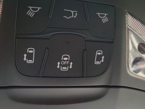 Used 2025 Chrysler Voyager LX image 25