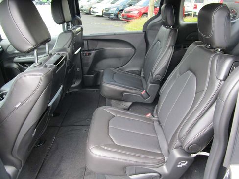 New 2026 Chrysler Pacifica Select FWD image 20
