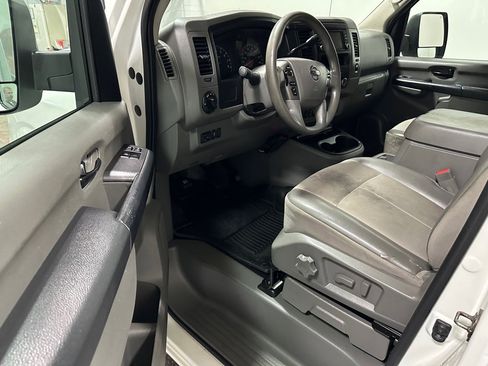 Used 2016 Nissan NV 2500 SL w/ Technology Package image 4