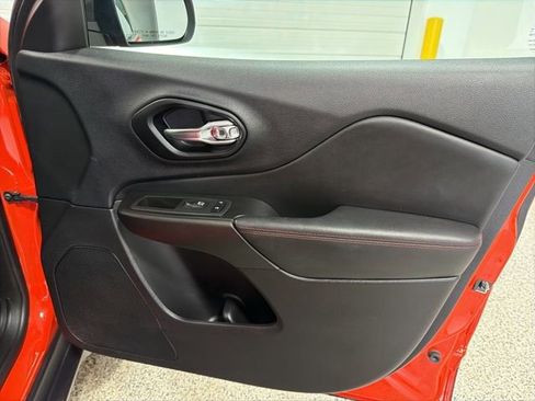 Used 2021 Jeep Cherokee Trailhawk w/ Sun, Sound & Nav Group image 31