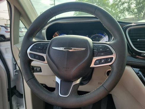Used 2024 Chrysler Pacifica Touring-L w/ Road Tripper Package FWD image 22