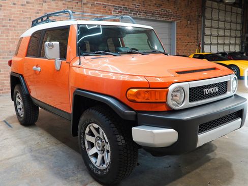 Used 2014 Toyota FJ Cruiser 4WD w/ Upgrade Package image 24