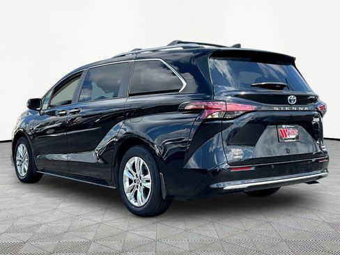Used 2024 Toyota Sienna Limited AWD/4WD image 4