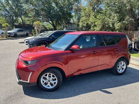 Used 2023 Kia Soul LX w/ Option Group 015 FWD image 3