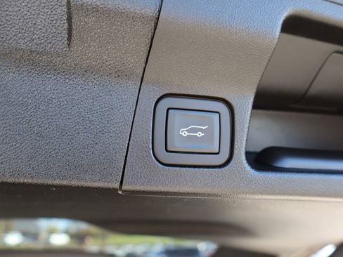 Used 2023 GMC Acadia SLE w/ Driver Convenience Package image 40