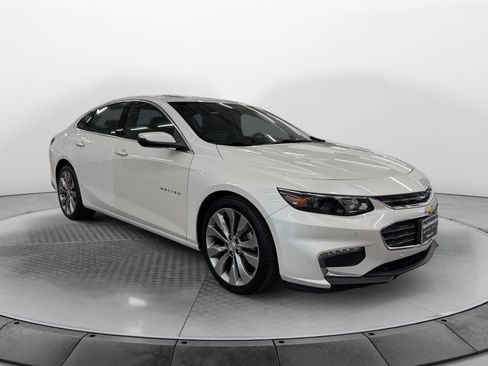 Used 2018 Chevrolet Malibu Premier w/ Premier Sun and Wheel Package FWD image 4