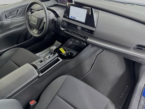 Used 2025 Toyota Prius LE FWD image 33