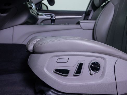 Used 2018 Genesis G80 3.8 w/ Option Group 03 image 18