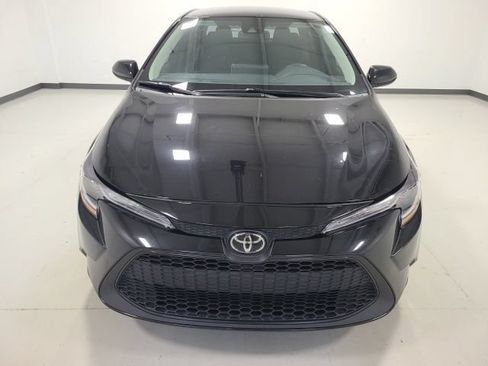 Used 2021 Toyota Corolla LE FWD image 2