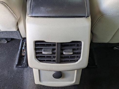 Used 2020 Ford Fusion SE image 16