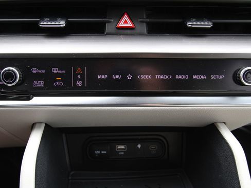 Used 2024 Kia Sportage EX FWD image 30