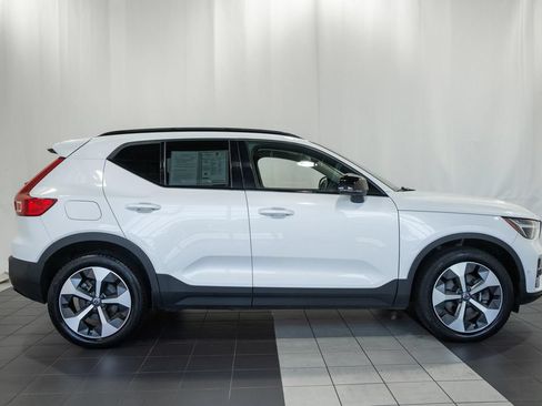 Used 2023 Volvo XC40 B5 Plus w/ Driver Assist Package AWD/4WD image 3