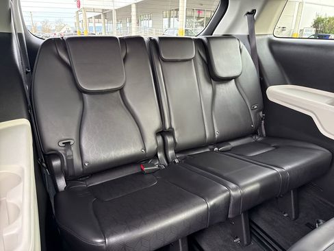 Certified 2024 Kia Carnival LX image 15