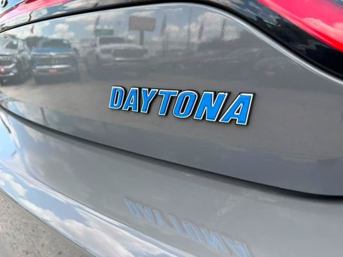 Used 2017 Dodge Charger R/T RWD image 19