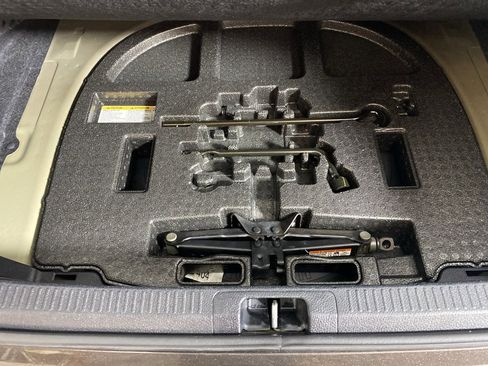 Used 2018 Toyota Camry LE image 28