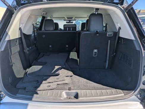 Used 2025 Nissan Pathfinder SL image 11