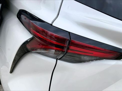 Used 2021 Toyota Sienna Limited image 27