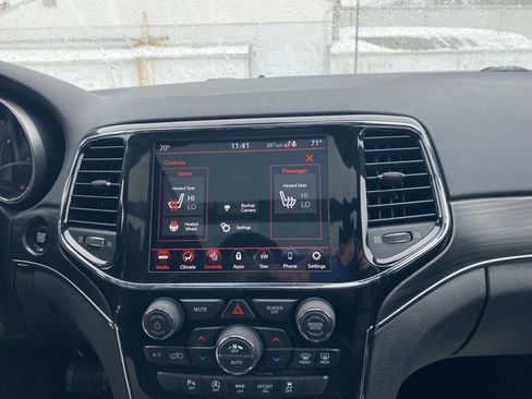 Used 2022 Jeep Grand Cherokee Limited image 15