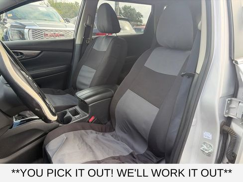 Used 2019 Nissan Rogue SV w/ Premium Package FWD image 10
