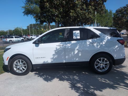 Used 2022 Chevrolet Equinox LS w/ LS Convenience Package image 7