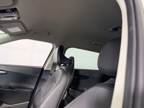 Used 2025 Kia EV6 Light w/ Light LR Technology Package image 23