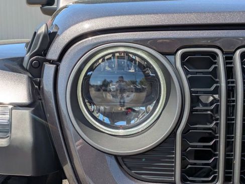 Used 2025 Jeep Wrangler Unlimited Rubicon AWD/4WD image 10