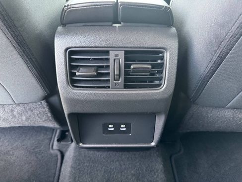 Used 2024 Nissan Rogue SV FWD image 30