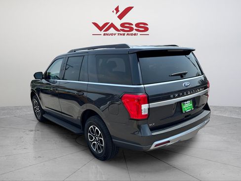 Used 2024 Ford Expedition XLT RWD image 3