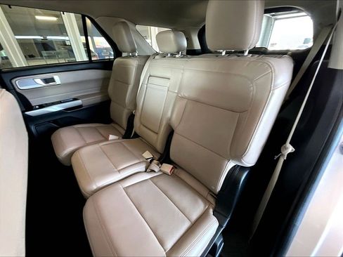 Used 2023 Ford Explorer Limited image 15
