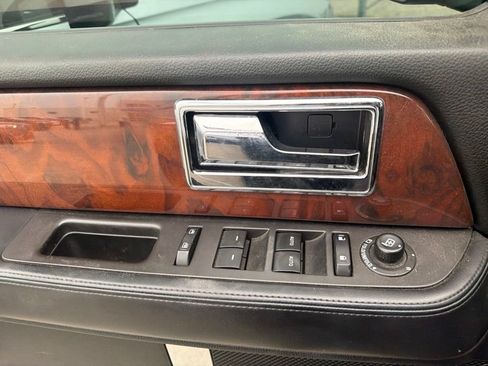 Used 2017 Lincoln Navigator L Select AWD/4WD image 22