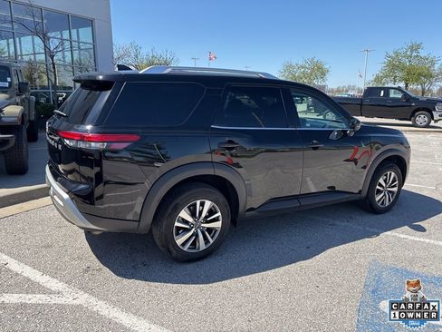 Used 2025 Nissan Pathfinder SL FWD image 28