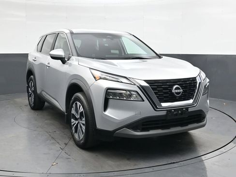 Used 2023 Nissan Rogue SV image 1
