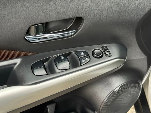 Used 2018 Nissan Kicks SR image 13